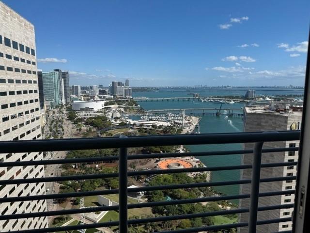 Foto del edificio - 325 S Biscayne Blvd