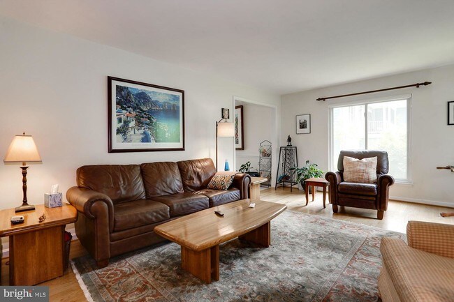 Foto del edificio - 6456 Madison Ct