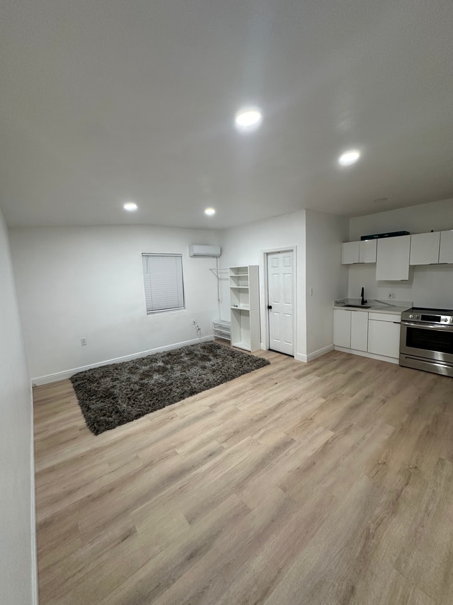 Building Photo - 170 Penn Way