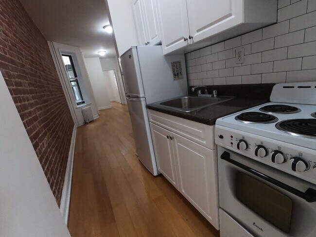 Foto del edificio - 514 E 83rd St