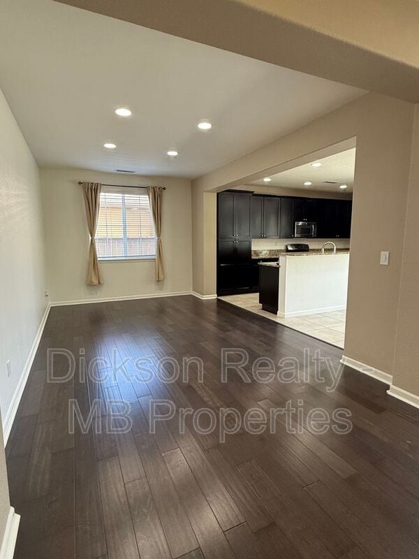 Building Photo - 10760 Ridgebrook Dr