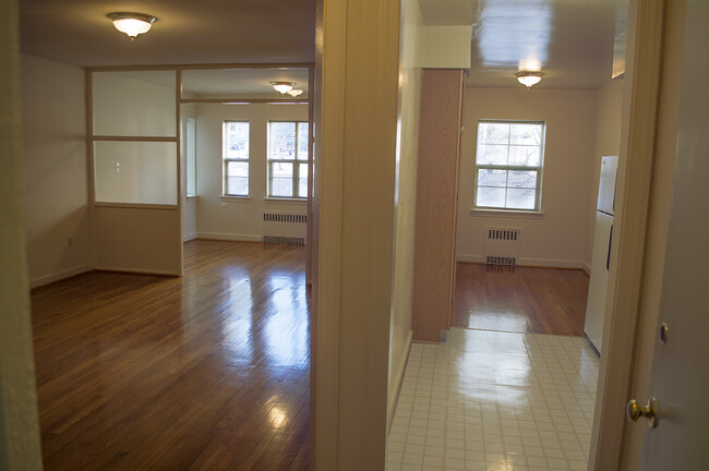 Foto del edificio - 1233 N Courthouse Rd