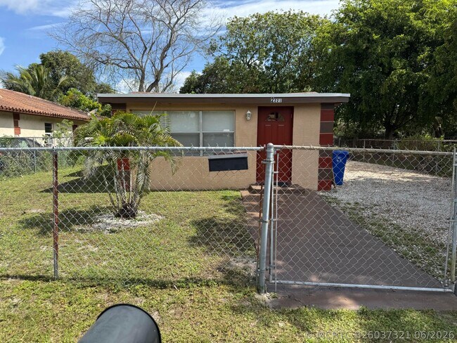 Foto del edificio - 2221 NW 6th Ct