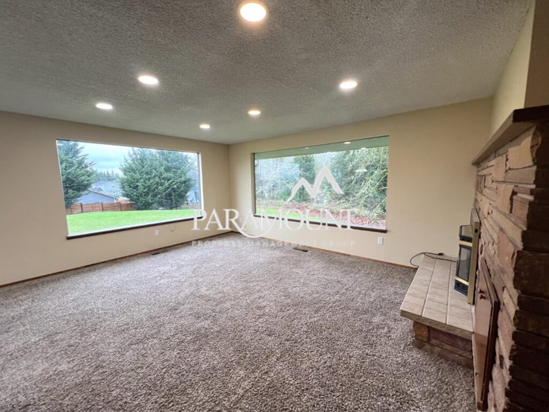 Tucked Away Upper 2 Bedroom Duplex in Port Orchard - Tucked Away Upper 2 Bedroom Duplex in Port Orchard