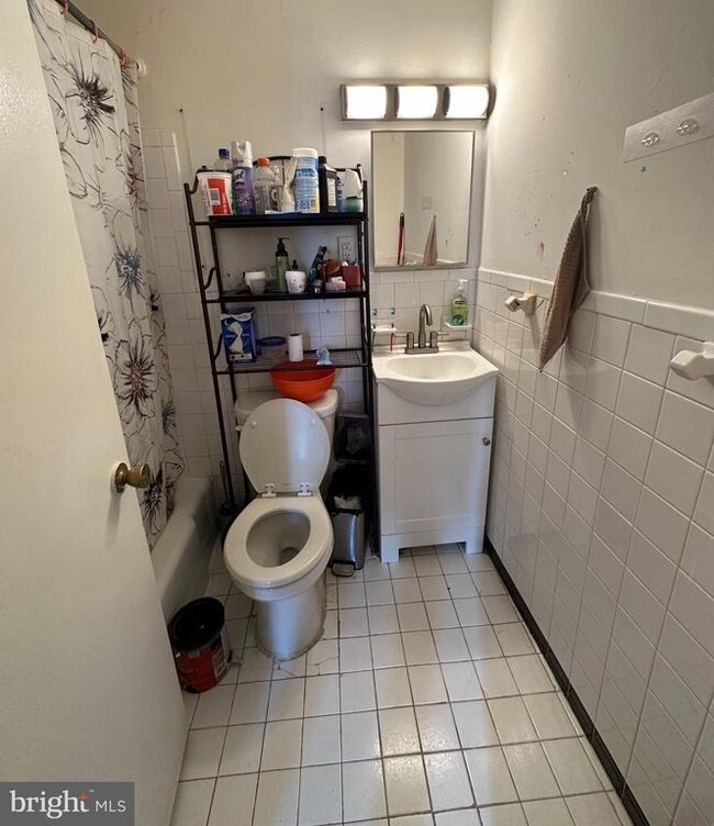 Building Photo - 322 S 11th St