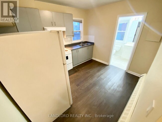 Building Photo - 2A Thyra Ave