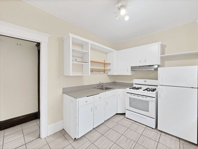 Photo du bâtiment - 305 Charlton Ave W