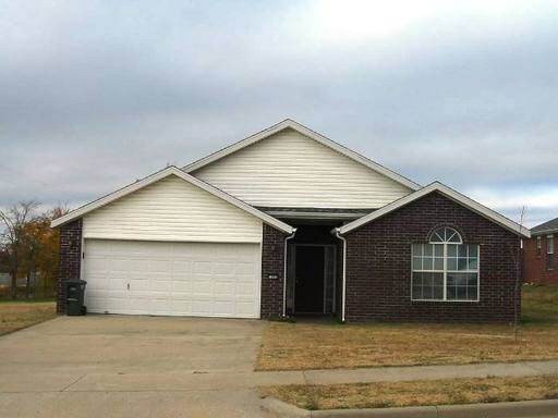 Primary Photo - 1265 S China Berry Ln