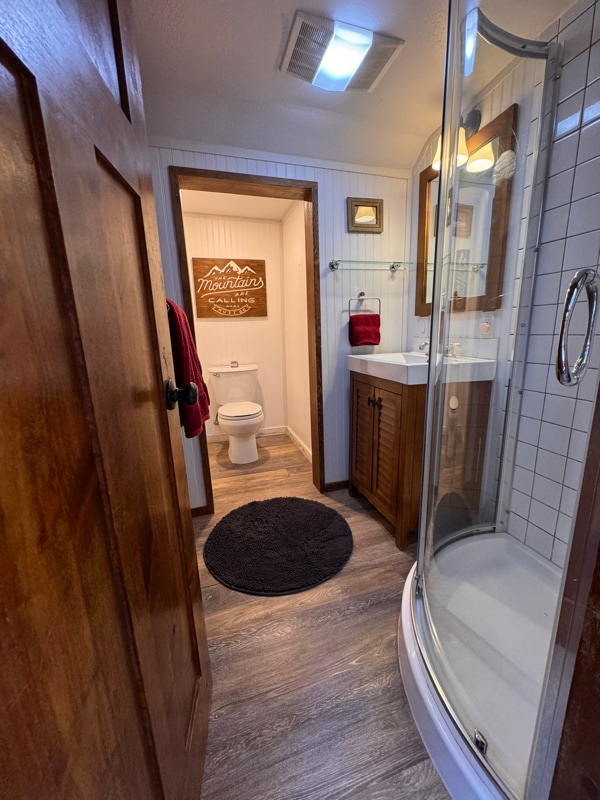 Building Photo - 451 Brassie Ave