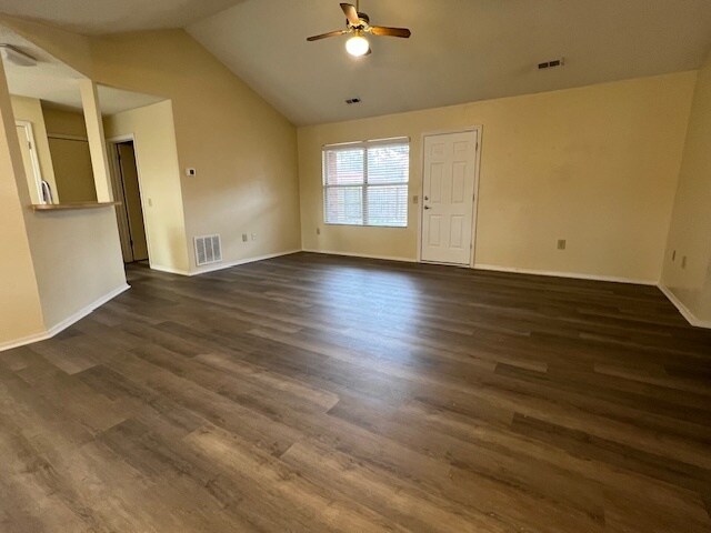 Foto del edificio - 102 Swing Ct