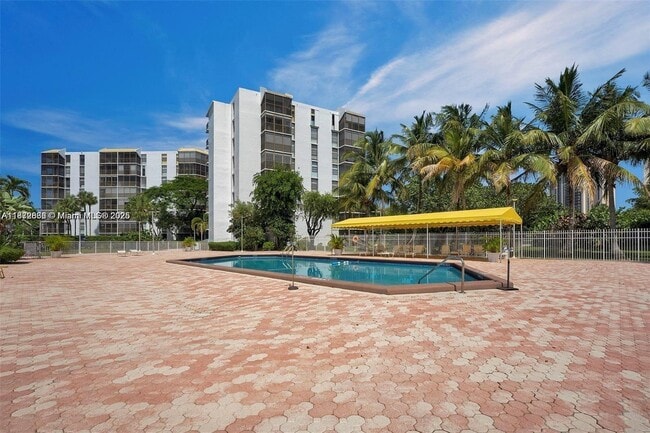 Building Photo - 20400 W Country Club Dr