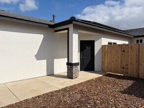 Building Photo - 6007 Cougar Trl