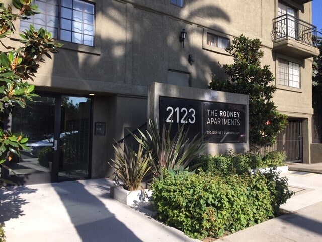 Building Photo - 2123 Rodney Dr