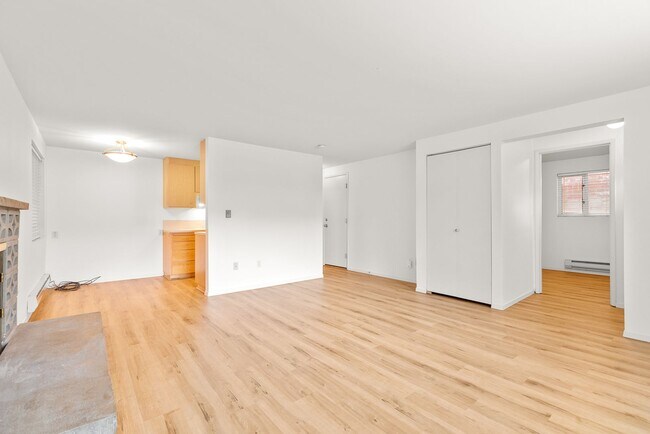 Building Photo - 6158