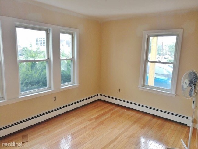 Building Photo - 2 br, 1 bath House - 108 Bedford St