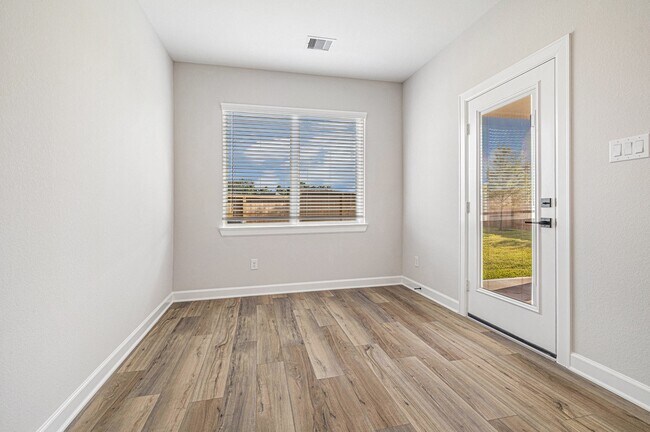 Foto del edificio - 6107 White Spruce Dr