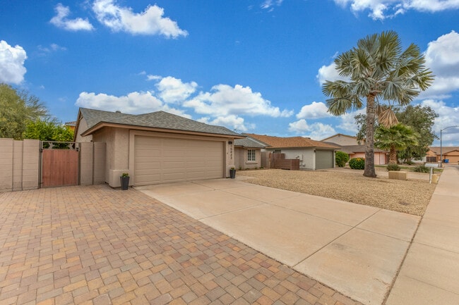 Building Photo - 15433 N 63rd St