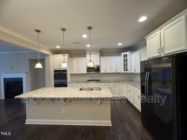 Foto del edificio - 1215 Alston Forest Dr
