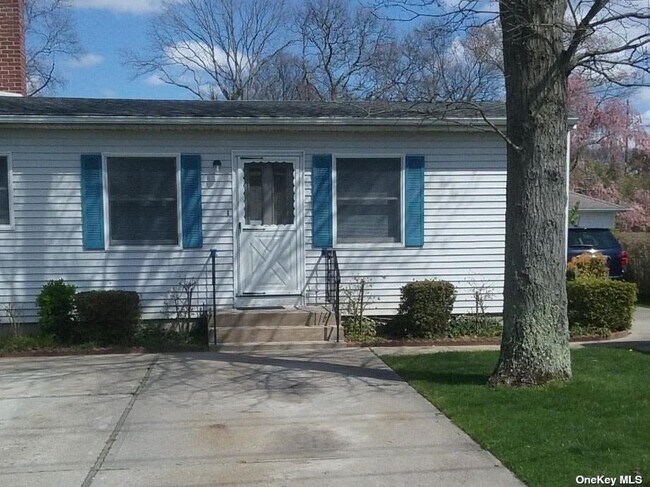 Building Photo - 1331 Manor Ln