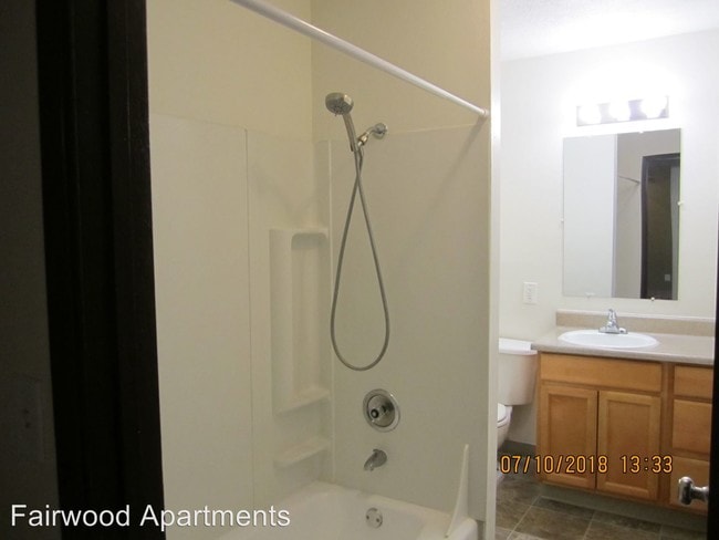 Building Photo - 2 br, 1 bath Apartment - 6200 SW Hall Blvd