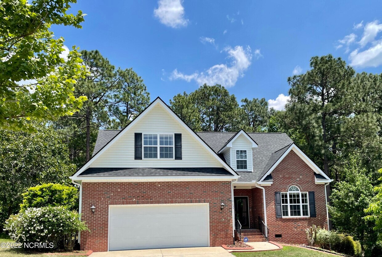 Primary Photo - 105 Silverburn Pl