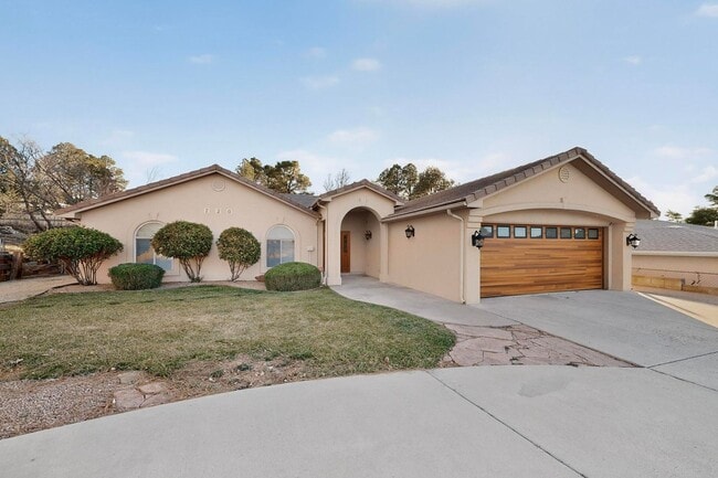 Building Photo - Executive Rental