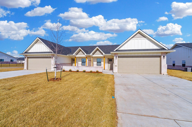 Foto del edificio - *Beautiful New Duplexes in Goddard School ...