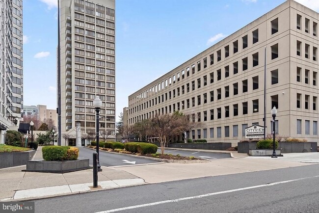 Building Photo - 2001 Hamilton St