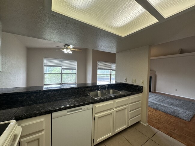 Building Photo - 6250 W Flamingo Rd