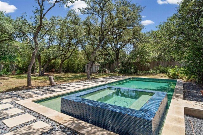 Foto del edificio - 3803 Greystone Dr