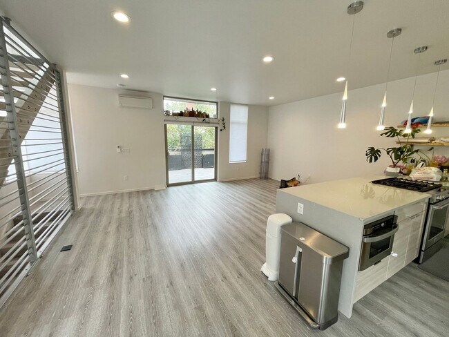 Foto del edificio - 6751 15th Ave NW