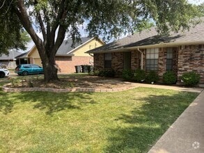 Building Photo - 710 Paintbrush Dr