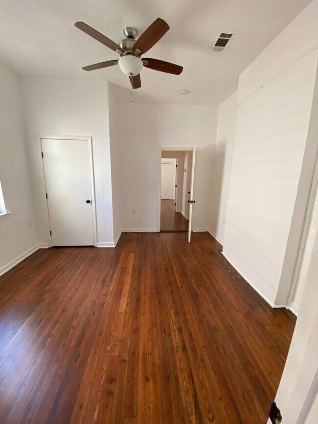 Habitación 1 - 2925 Banks St