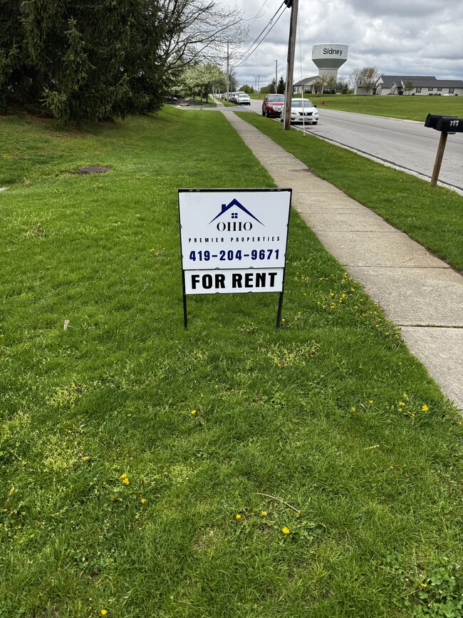 Foto del edificio - 777 Country Side Ln