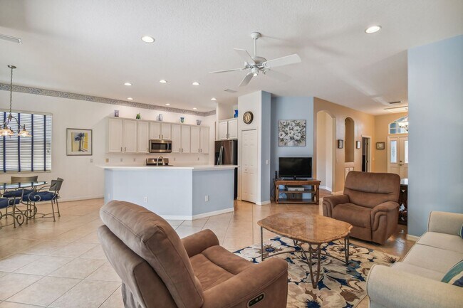 Building Photo - 3 Bed, 2 Bath Single Family Home in Sarasota
