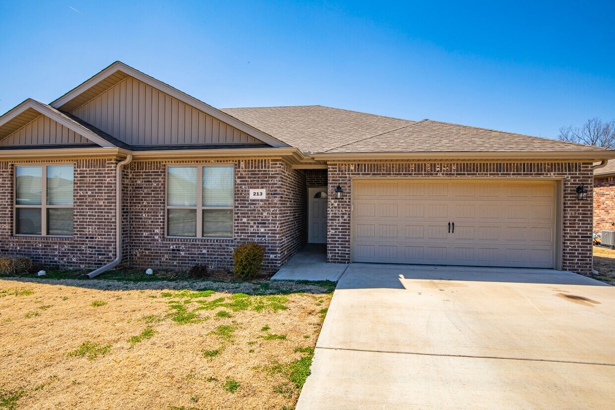 Foto principal - ***213 Alder Street***