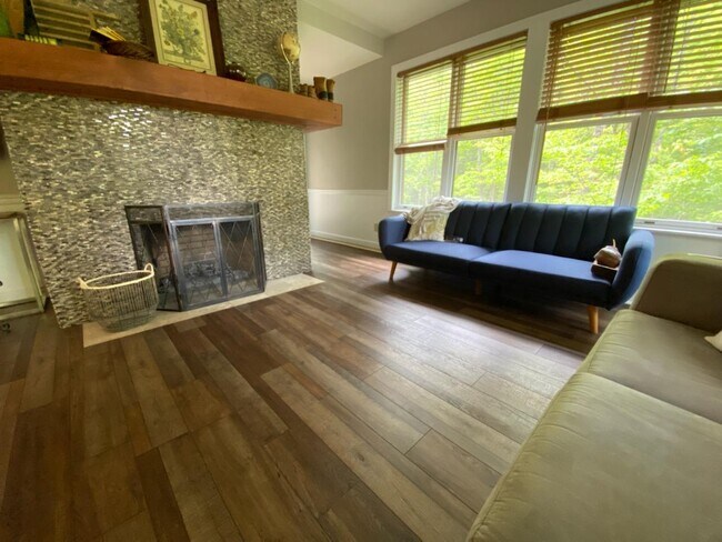 Building Photo - 512 Riverwalk Rdg Rd