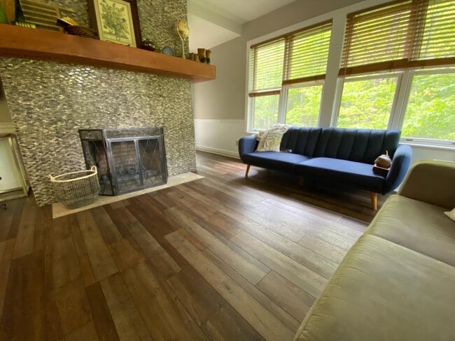 Foto del edificio - 512 Riverwalk Rdg Rd