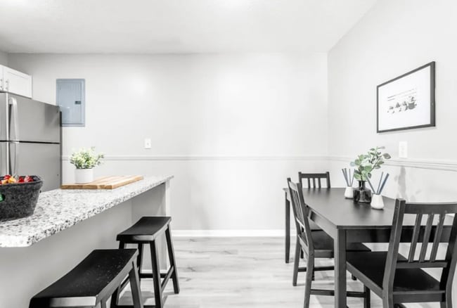 Building Photo - 516 Splitlog Ave