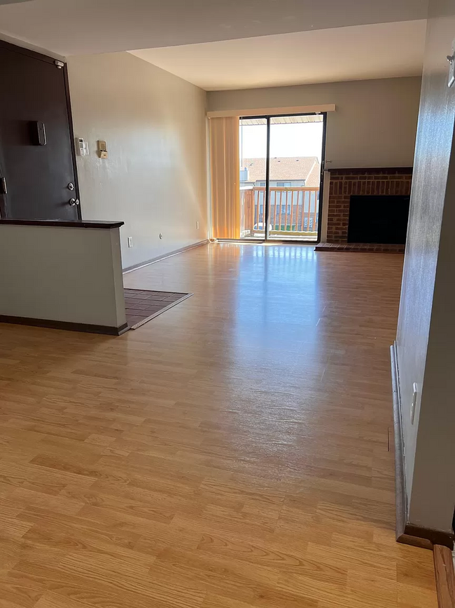Foto del edificio - 1531 Springlet Ct