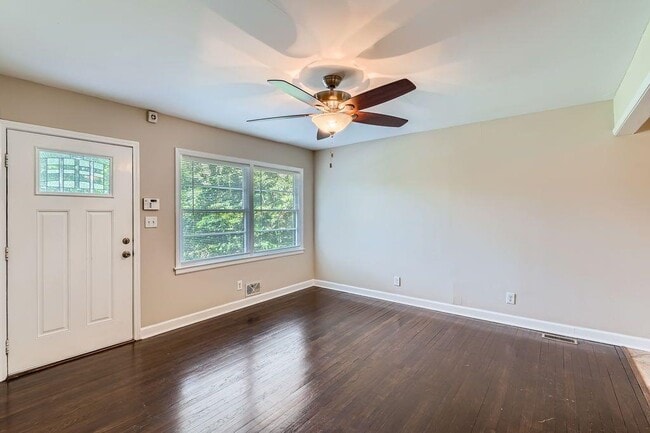 Building Photo - 3128 Beech Dr