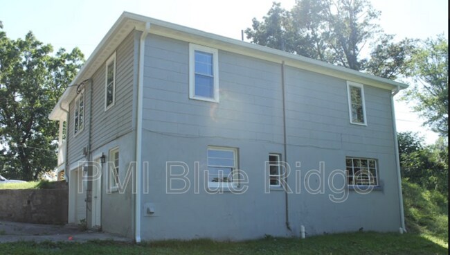 Building Photo - 224 Oakhurst St