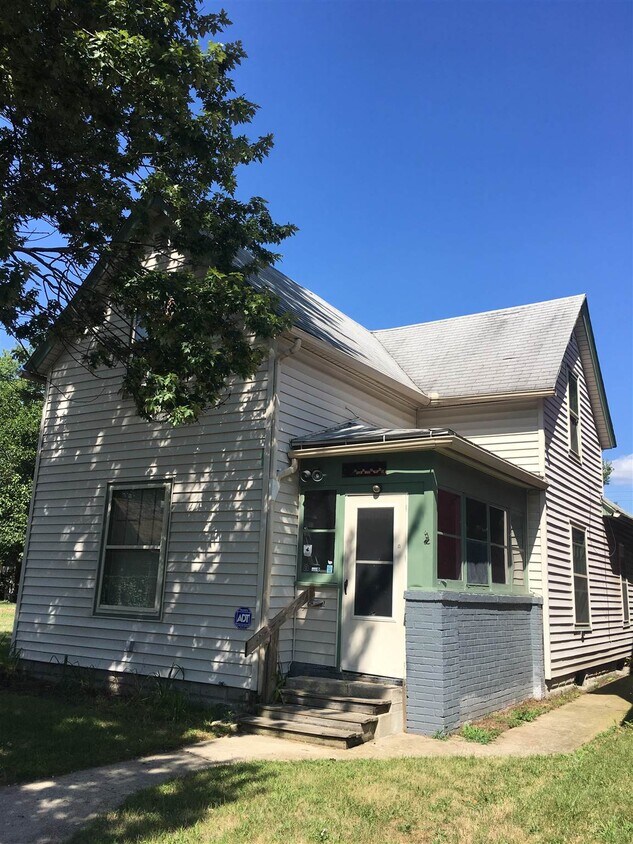Primary Photo - 910 Harrison Ave