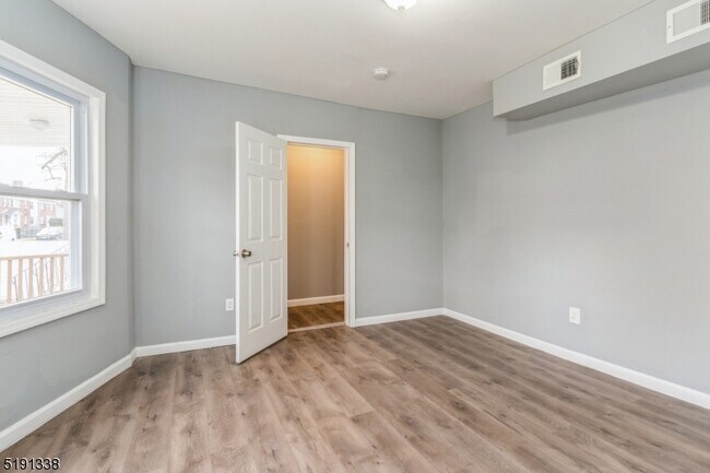 Foto del edificio - 391 Amherst St