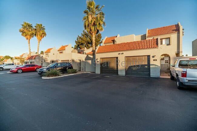 Building Photo - 2524 S El Paradiso