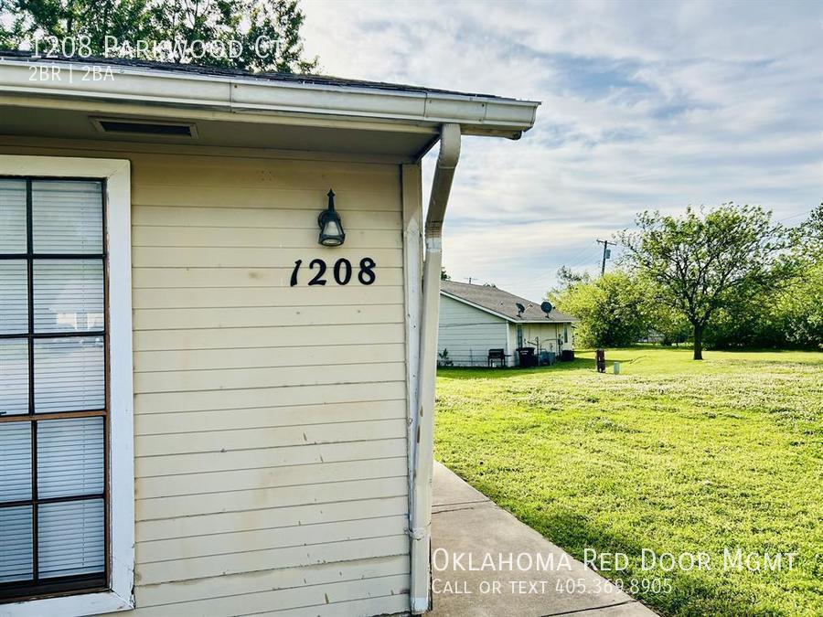Primary Photo - 1208 Parkwood Ct