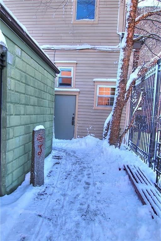 Building Photo - "Spacious 3-Bed Oasis with Granite Eleganc...