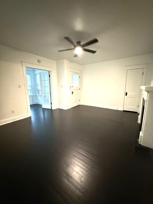 Building Photo - 731 E 28th St