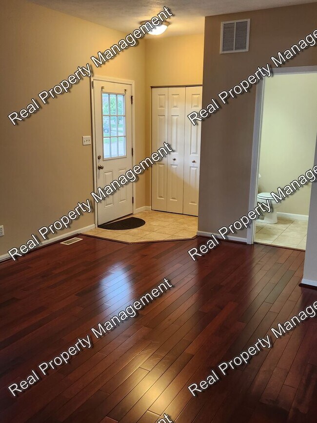 Building Photo - Spacious Crown Point 4 Bedroom