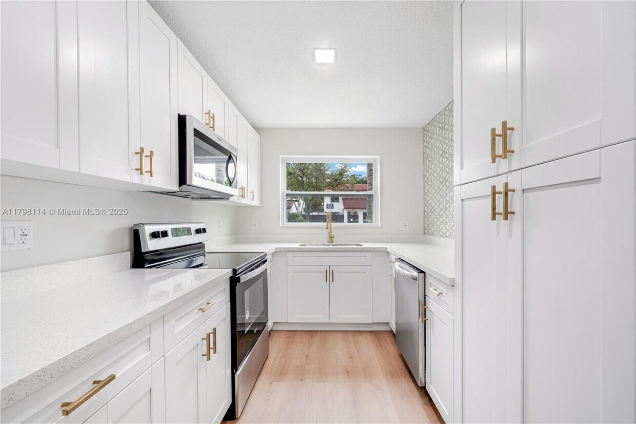 Primary Photo - 14725 SW 107th Terrace